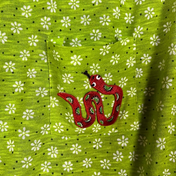 Maurice’s Green Daisy Top with a Lizard, Snake, and Frogs - Picture 7 of 10